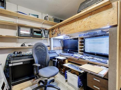 730 Snowdrop Ave, Saanich, BC - Indoor Photo Showing Office