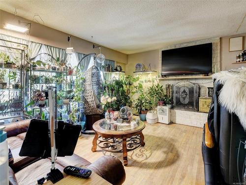 730 Snowdrop Ave, Saanich, BC - Indoor