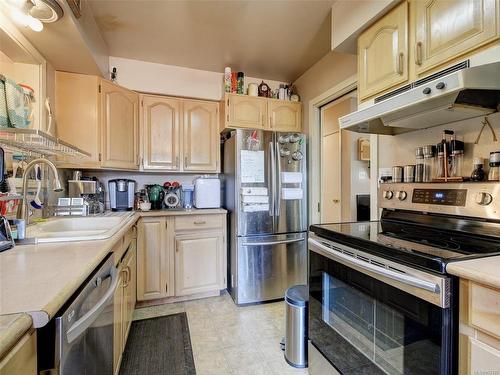 730 Snowdrop Ave, Saanich, BC - Indoor Photo Showing Kitchen