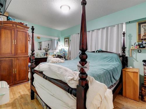 730 Snowdrop Ave, Saanich, BC - Indoor Photo Showing Bedroom