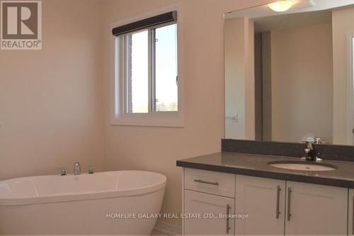 39 Carew Blvd, Kawartha Lakes, ON - Indoor Photo Showing Bathroom