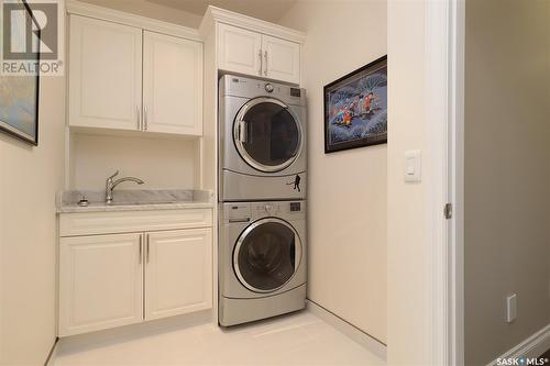 2727 Mccallum Avenue, Regina, SK - Indoor Photo Showing Laundry Room