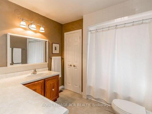 2100 Davis Dr W, King, ON - Indoor Photo Showing Bathroom