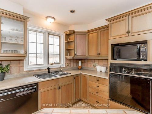 2100 Davis Dr W, King, ON - Indoor Photo Showing Kitchen With Double Sink
