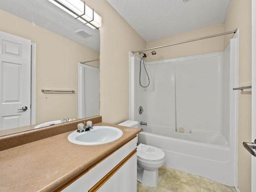 4-1920 Hugh Allan Drive, Kamloops, BC - Indoor Photo Showing Bathroom