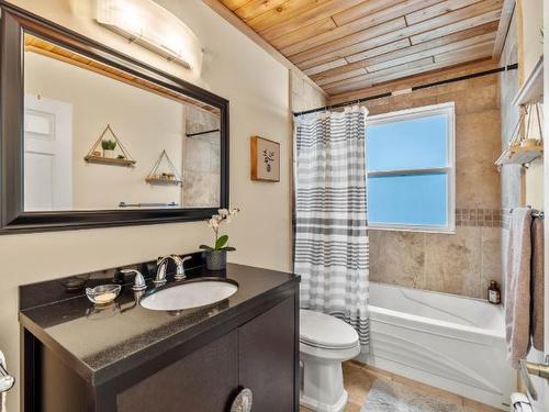 2280 Skeena Drive, Kamloops, BC - Indoor Photo Showing Bathroom