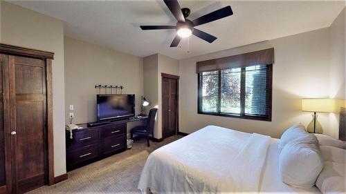 715 D - 700 Bighorn Boulevard, Radium Hot Springs, BC - Indoor Photo Showing Bedroom