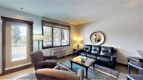 715 D - 700 Bighorn Boulevard, Radium Hot Springs, BC - Indoor Photo Showing Living Room
