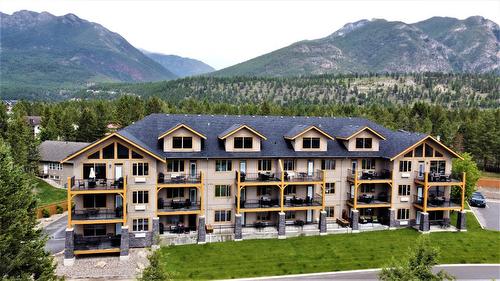 715 D - 700 Bighorn Boulevard, Radium Hot Springs, BC - Outdoor With Balcony With Facade