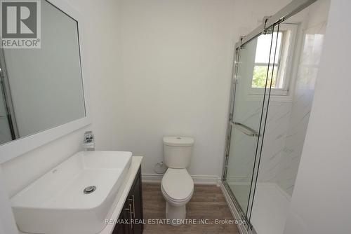 69-71 Cedar Street, Cambridge, ON - Indoor Photo Showing Bathroom