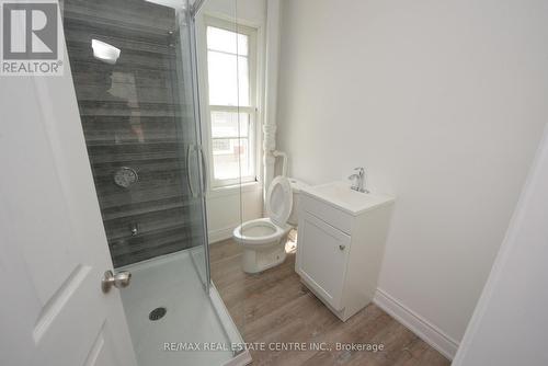 69-71 Cedar St, Cambridge, ON - Indoor Photo Showing Bathroom