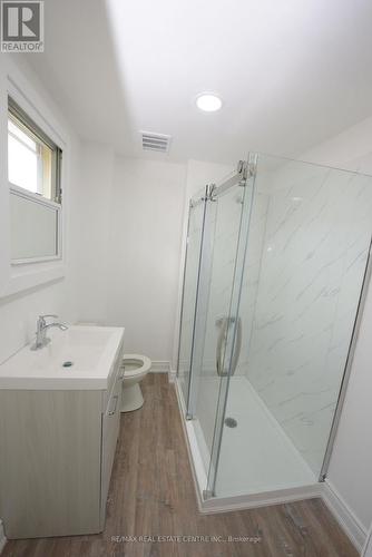 69-71 Cedar St, Cambridge, ON - Indoor Photo Showing Bathroom