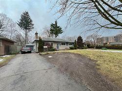 442 Scenic Drive  London, ON N5Z 3A8