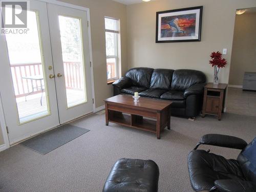 6497 Monette Road, Horse Lake, BC - Indoor Photo Showing Living Room