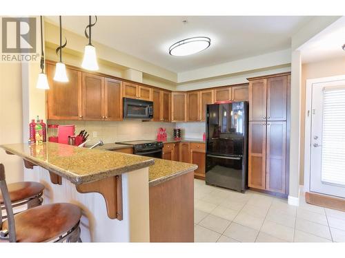 3996 Beach Avenue Unit# 221, Peachland, BC - Indoor Photo Showing Kitchen