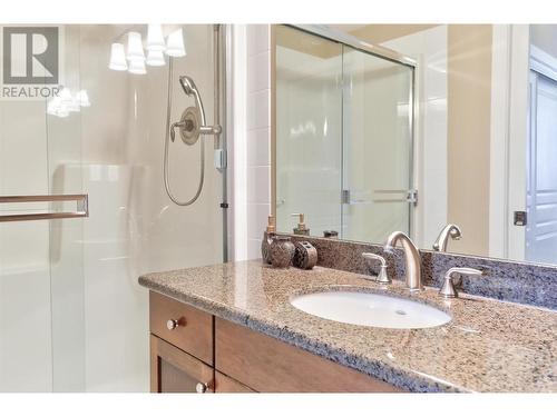 3996 Beach Avenue Unit# 221, Peachland, BC - Indoor Photo Showing Bathroom