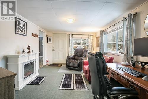 3535 Mcculloch Road Unit# 49, Kelowna, BC - Indoor With Fireplace