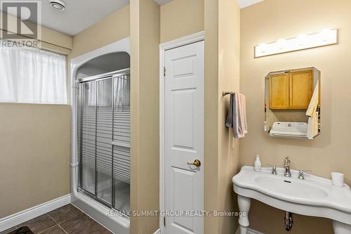479 Lambton Street E, West Grey, ON - Indoor Photo Showing Bathroom