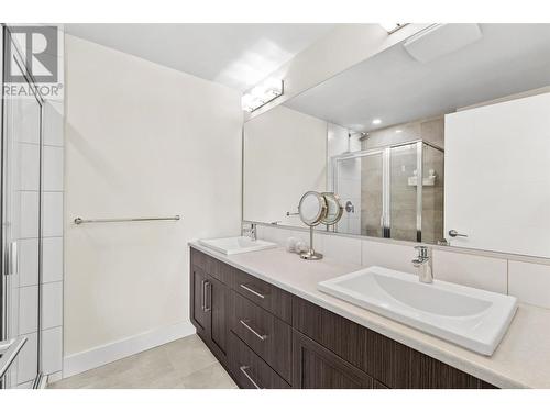 4380 Lakeshore Road Unit# 215, Kelowna, BC - Indoor Photo Showing Bathroom