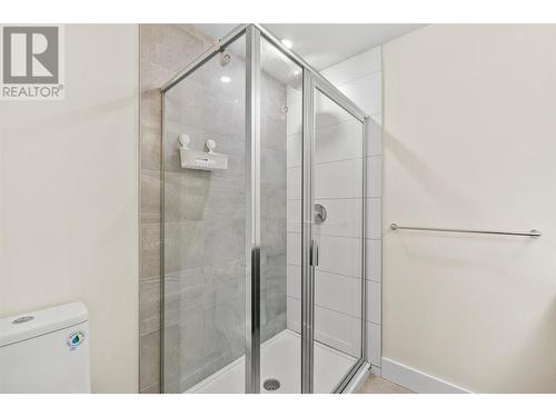 4380 Lakeshore Road Unit# 215, Kelowna, BC - Indoor Photo Showing Bathroom