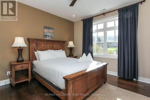 #241 -130 Fairway Crt, Blue Mountains, ON - Indoor Photo Showing Bedroom