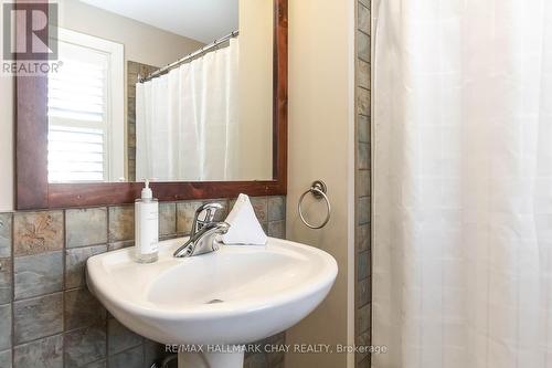 #241 -130 Fairway Crt, Blue Mountains, ON - Indoor Photo Showing Bathroom