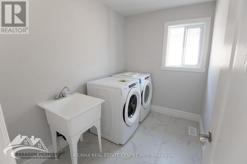 150 Tuscany Trail, Chatham-Kent, ON - Indoor Photo Showing Laundry Room