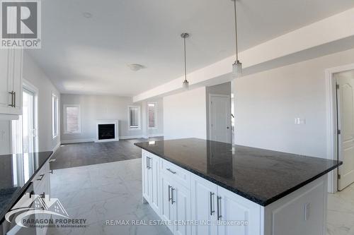 150 Tuscany Trail, Chatham-Kent, ON - Indoor Photo Showing Kitchen