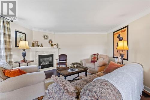780 Niagara Stone Rd, Niagara-On-The-Lake, ON - Indoor Photo Showing Living Room With Fireplace