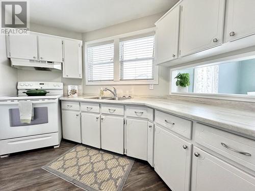 10316 88A Street, Fort St. John, BC - Indoor Photo Showing Kitchen With Double Sink