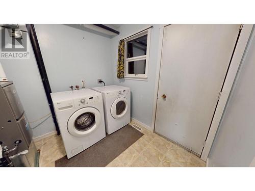 10316 88A Street, Fort St. John, BC - Indoor Photo Showing Laundry Room