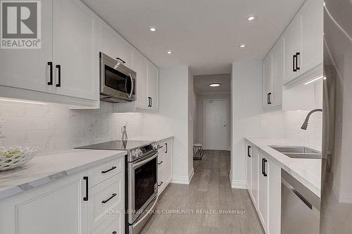 #1111 -20 Harding Blvd W, Richmond Hill, ON - Indoor Photo Showing Kitchen With Double Sink With Upgraded Kitchen