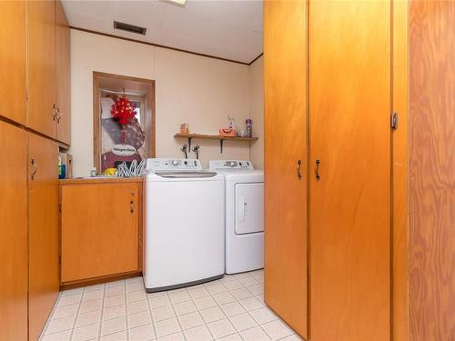 1494 Fisher Rd, Cobble Hill, BC - Indoor Photo Showing Laundry Room