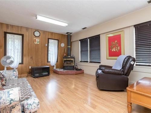 1494 Fisher Rd, Cobble Hill, BC - Indoor Photo Showing Living Room With Fireplace