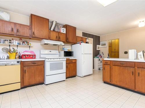 1494 Fisher Rd, Cobble Hill, BC - Indoor Photo Showing Kitchen