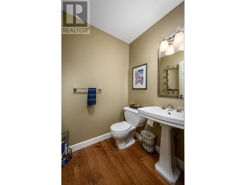 9283 Chinook Road, Vernon, BC - Indoor Photo Showing Bathroom