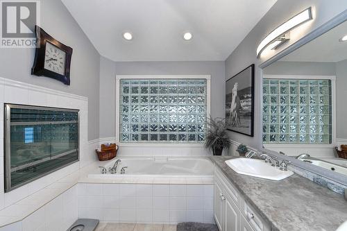 3945 Gallaghers Circle, Kelowna, BC - Indoor Photo Showing Bathroom