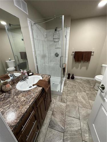 1202 4Th Street, Brandon, MB - Indoor Photo Showing Bathroom