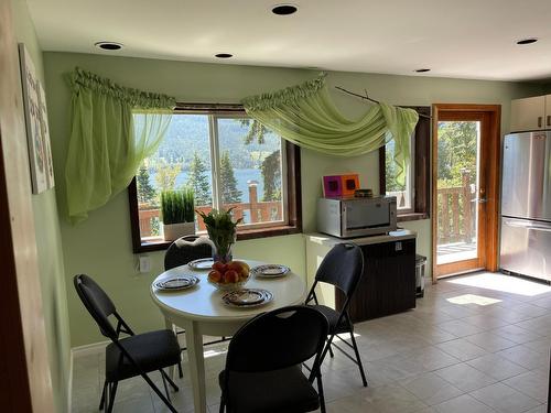 6675 Highway 3A, Nelson, BC - Indoor Photo Showing Dining Room