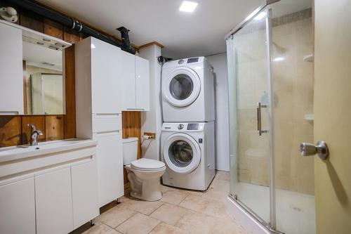 6675 Highway 3A, Nelson, BC - Indoor Photo Showing Laundry Room