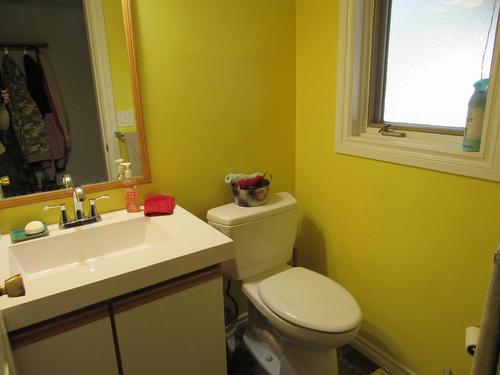 2015 Highway 3A, Castlegar, BC - Indoor Photo Showing Bathroom