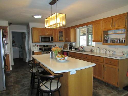 2015 Highway 3A, Castlegar, BC - Indoor Photo Showing Kitchen With Double Sink