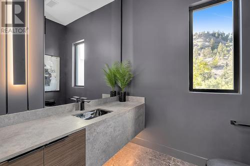 1523 Cabernet Way, Kelowna, BC - Indoor Photo Showing Bathroom