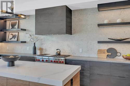 1523 Cabernet Way, Kelowna, BC - Indoor Photo Showing Kitchen