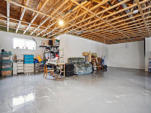Basement - 302 Ch. Daigneault, Brigham, QC - Indoor Photo Showing Garage