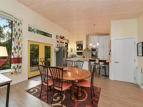 763 Steward Dr, Mayne Island, BC - Indoor Photo Showing Dining Room