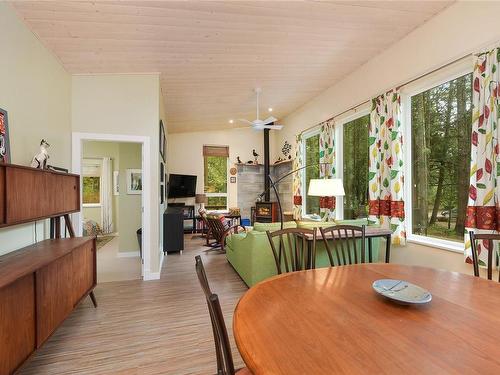 763 Steward Dr, Mayne Island, BC - Indoor Photo Showing Dining Room