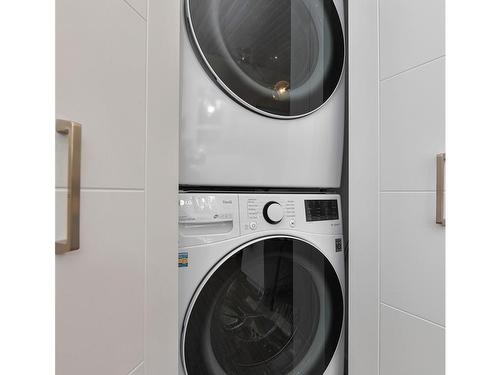 763 Steward Dr, Mayne Island, BC - Indoor Photo Showing Laundry Room