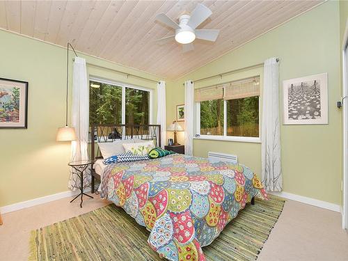 763 Steward Dr, Mayne Island, BC - Indoor Photo Showing Bedroom