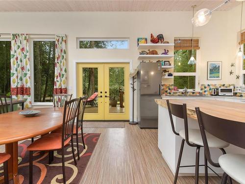 763 Steward Dr, Mayne Island, BC - Indoor Photo Showing Dining Room